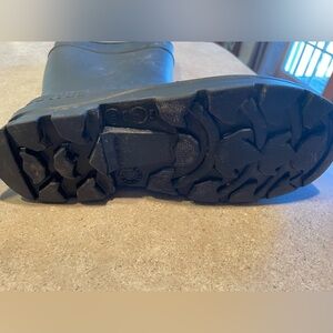 Men’s size 7/Women’s size 9 muck boots